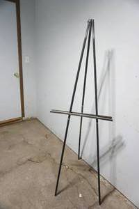 lot 432 image: easel stand 68 tall