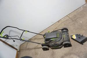 lot 437 image: Lawn master Electric Lawn Mower 18