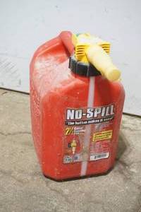 lot 438 image: gas can. No-Spill 2.5 gal