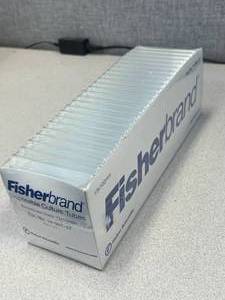 lot 92 image: Sleeve of Fisherbrand 13x100mm Disposable Culture Tubes Borosilicate Glass