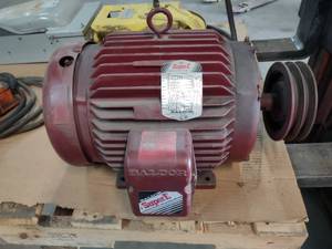 lot 15 image: Baldor Super Efficiect Industrial M...