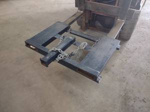 lot 23 image: Forklift Mount Trailer Moving Attac...