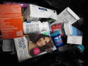 lot 17 image: Lot of Assorted Personal Care Items...
