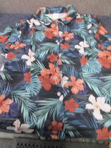 lot 59 image: Hawaiian Shirt looks smaller than X...