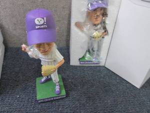 lot 261 image: 3- Yahoo Sports 2010 Bobble Heads...