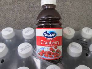 lot 320 image: 18- 10 oz Ocean Spray Cranberry Jui...