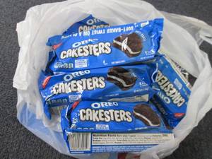 lot 394 image: 12- 3.03 oz Oreo Cakesters...