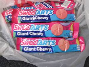 lot 439 image: 12 Sweet Tarts Giant Chewy...