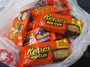 lot 441 image: 12 Assorted Reeses Big Cups...