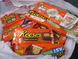 lot 443 image: 12 Assorted Reeses ...