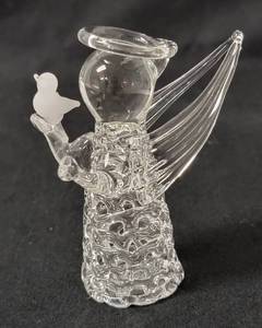lot 79 image: 1989 Dove - Carberry Angel    (Glass Blown by Edward Carberry of Marshall Minnesota)  &nbspApprox. 3 tall