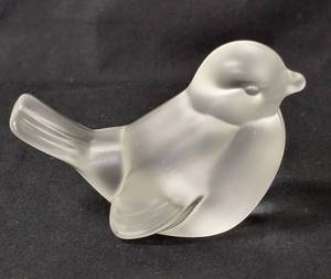 lot 92 image: 1 Glass Bird      Approx. 3 Tall