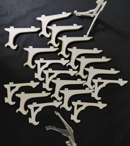 lot 70 image: Plate Easels (19)