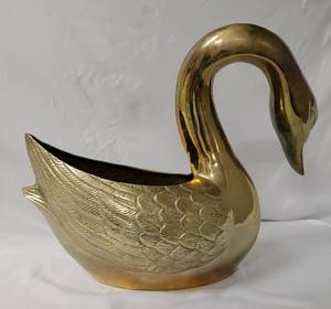 lot 125 image: Brass Swan (14 Tall  x 13 long x 6 wide)