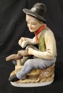 lot 106 image: Vintage Shoe Shine Statue   Approx. 7 Tall