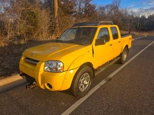 lot 11 image: 2004 Nissan Frontier XE-V6 - Manual