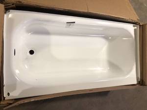 lot 14 image: Bootz Industries Maui 60 in. x 30 in. Soaking Bathtub with Right Drain in White Damaged Customer Returns See Pictures
