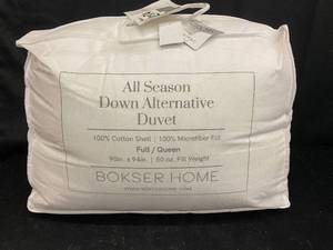 lot 39 image: All Season Down Alternative Duvet - FullQueen Size