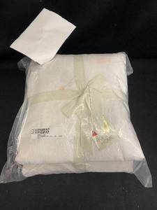 lot 41 image: King Size 100% French Linen Sheet Set in White