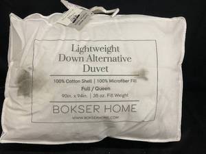 lot 54 image: Lightweight Down Alternative Duvet FullQueen