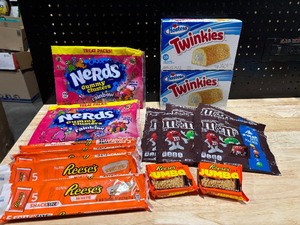 lot 70 image: Misc Food Items