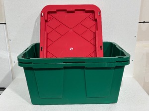 lot 7 image: 27 Gallon Totes