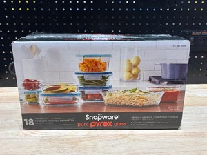 lot 12 image: Pyrex Glass Snapware