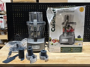 lot 17 image: Cuisinart Food Processor