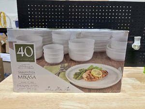 lot 26 image: Mikasa 40 Piece Bone China Set