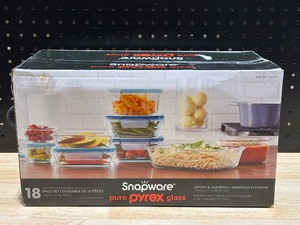 lot 32 image: Pyrex Snapware