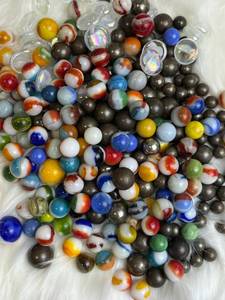 lot 35 image: Vintage Marbles Lot