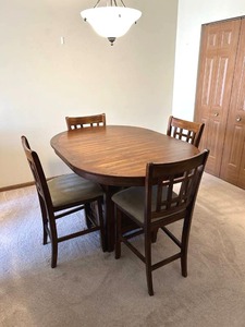 Wonderful Dining Room Table and Chairs (35.75" Tall x 41.75" Wide x 59.75" Long)