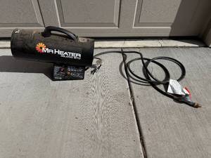 lot 14 image: Mr. Heater 38,000 BTU Forced Air Propane Heater