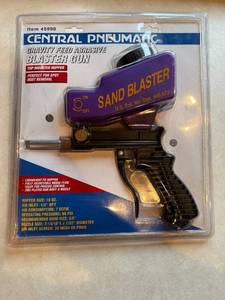 lot 20 image: Central Pneumatic Gravity Feed Abrasive Blaster Gun - NIB