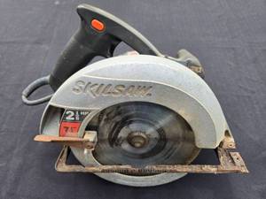 lot 25 image: Used SKILSAW 5150 7-14 Inch Circular Saw with 2-1 HP Motor