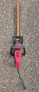 lot 27 image: Used Craftsman 22 Inch Hedge Trimmer