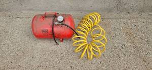 lot 33 image: 5-Gallon Tool Shop Air Tank with Hose