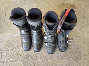 lot 55 image: Pair of Raichle RR3.8 and Alpina R4 Discovery Ski Boots