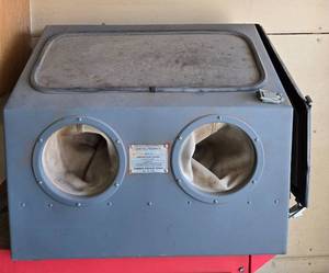 lot 65 image: Central Pneumatic Abrasive Blast Cabinet