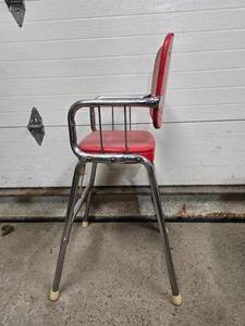 lot 115 image: Retro Red and Chrome Adjustable Chair