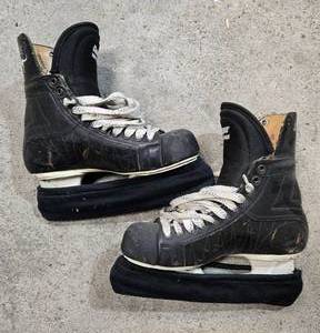 lot 117 image: Used Cooper Black Ice Hockey Skates with Tuff Tongue
