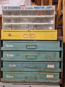 lot 118 image: Metal Storage Cabinets with Assorted Electrical and Hardware Components