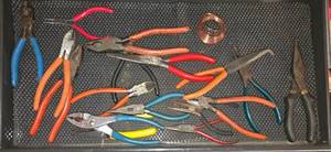 lot 146 image: Assorted Hand Tools including Pliers and Wire Roll