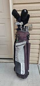 lot 171 image: Maxfli Golf Bag with Set of Golf Clubs