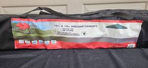 lot 172 image: 10x10ft Instant Canopy Tent with Carry Case