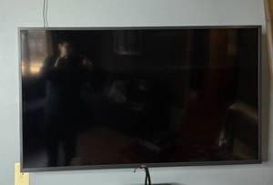 lot 180 image: LG Flat Screen Smart TV