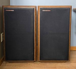 lot 190 image: Pair of Cerwin-Vega Floor Speakers Model 217R