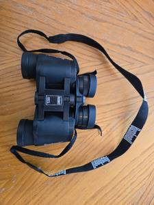lot 198 image: Bushnell Insta Focus Binoculars with Case