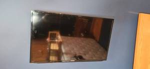 lot 223 image: Samsung 40 Flat Screen TV