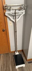 lot 231 image: Antique Physicians Mechanical Balance Beam Scale
